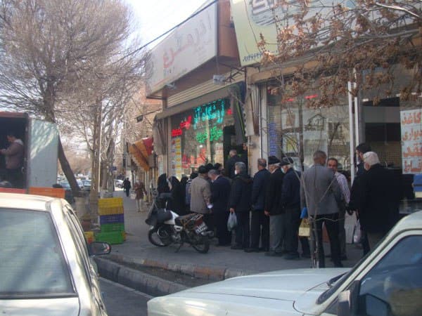 صف خرید مرغ در تبریز 